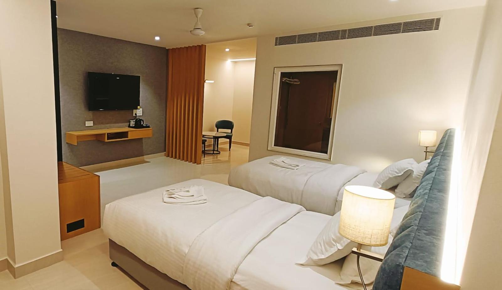 Clubway Grand A Boutique Hotel Jorhāt Exterior photo